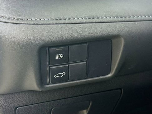 Used 2020 Toyota Highlander XLE FWD image 11