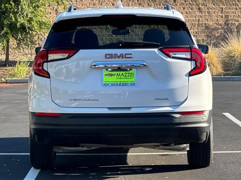 Used 2023 GMC Terrain SLE w/ Driver Convenience Package image 10