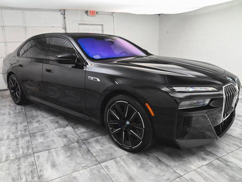 Used 2024 BMW i7 M70 w/ Executive Package image 3