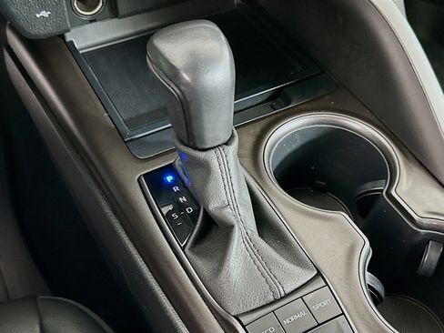 Used 2022 Toyota Camry SE image 24