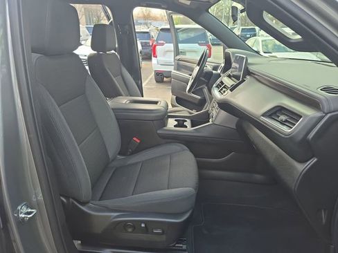 Used 2022 GMC Yukon XL SLE w/ Gmc Pro Safety Plus Package image 10