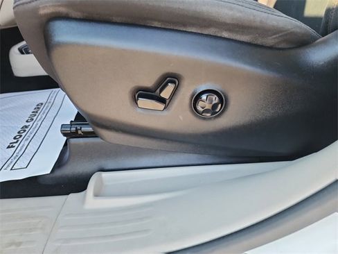 Used 2020 Chrysler Pacifica Touring image 15