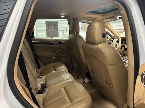 Used 2017 Porsche Cayenne Platinum Edition image 33
