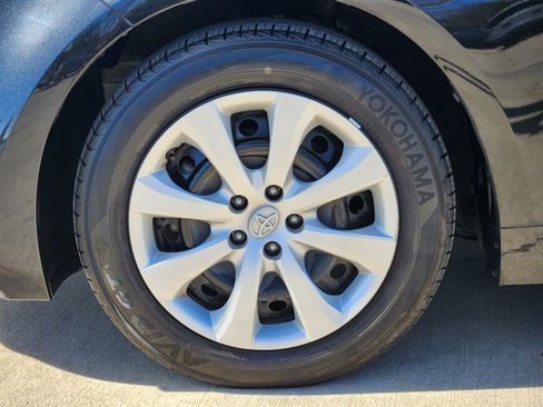 Used 2022 Toyota Corolla LE image 14