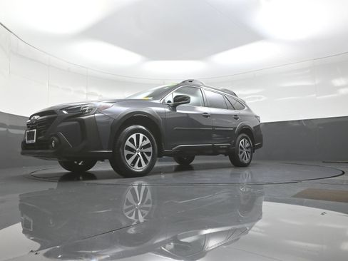 Used 2024 Subaru Outback Premium AWD/4WD image 11
