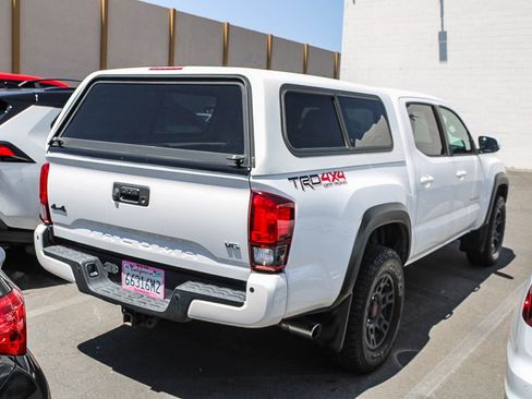 Used 2018 Toyota Tacoma TRD Off-Road w/ Technology Package AWD/4WD image 7