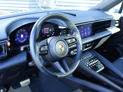 Used 2024 Porsche Macan 4 Electric image 4