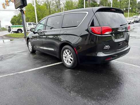 Used 2023 Chrysler Voyager LX FWD image 7