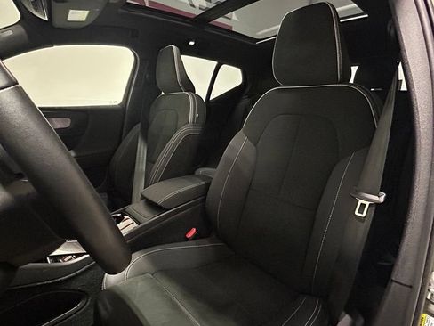 Used 2023 Volvo XC40 Recharge Ultimate AWD/4WD image 23