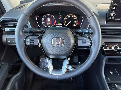 Certified 2025 Honda Pilot Touring image 14