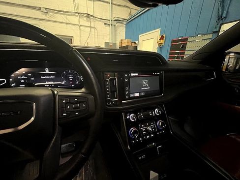 Used 2023 GMC Yukon Denali Ultimate image 13