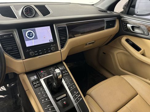 Used 2018 Porsche Macan AWD/4WD image 21