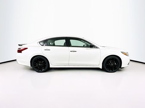 Used 2018 Nissan Altima 2.5 SR w/ SR Midnight Edition FWD image 10