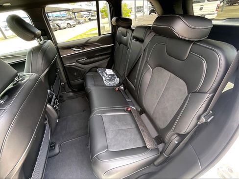 New 2026 Jeep Grand Cherokee Altitude AWD/4WD image 21