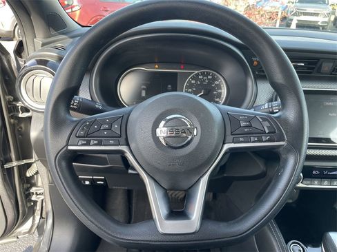 Used 2019 Nissan Kicks SV image 15