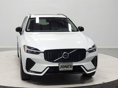 Used 2025 Volvo XC60 B5 Plus AWD/4WD image 2