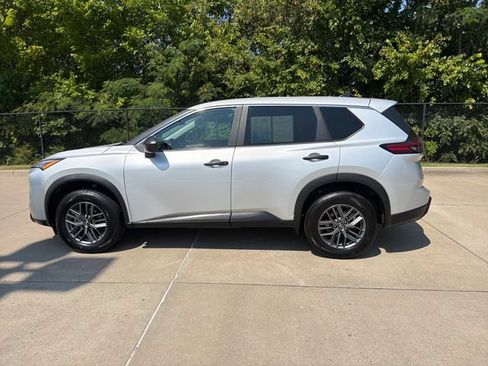 Used 2024 Nissan Rogue S FWD image 2