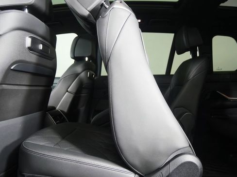 Certified 2023 BMW X7 xDrive40i w/ Executive Package image 18