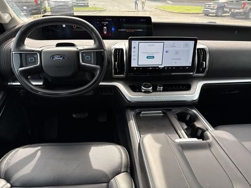 Used 2025 Ford Expedition Platinum AWD/4WD image 23