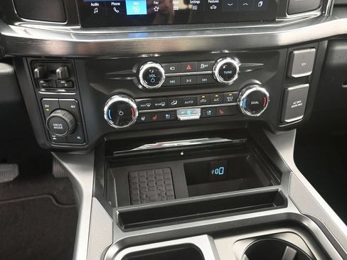 New 2026 Ford F250 Lariat w/ Black Appearance Package AWD/4WD image 9