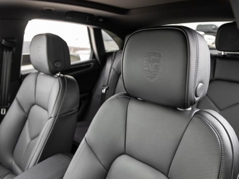 Certified 2026 Porsche Macan AWD/4WD image 22