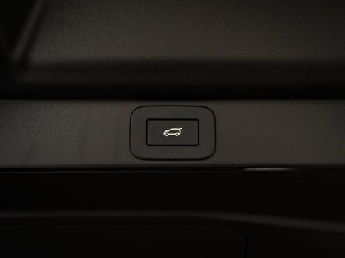 New 2026 Land Rover Range Rover Long Wheelbase SE image 20