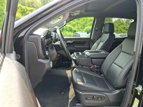 Used 2025 GMC Sierra 1500 SLT AWD/4WD image 14