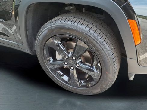 Certified 2024 Jeep Grand Cherokee Altitude AWD/4WD image 12