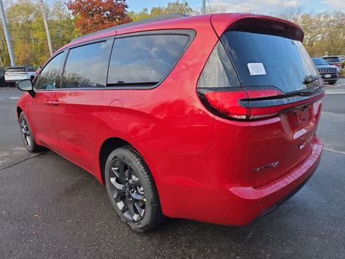 New 2026 Chrysler Pacifica Limited w/ S Appearance Package image 8
