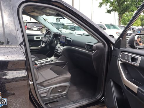 Used 2023 Ford Explorer XLT RWD image 29