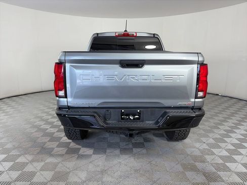 Used 2025 Chevrolet Colorado ZR2 w/ Technology Package AWD/4WD image 6