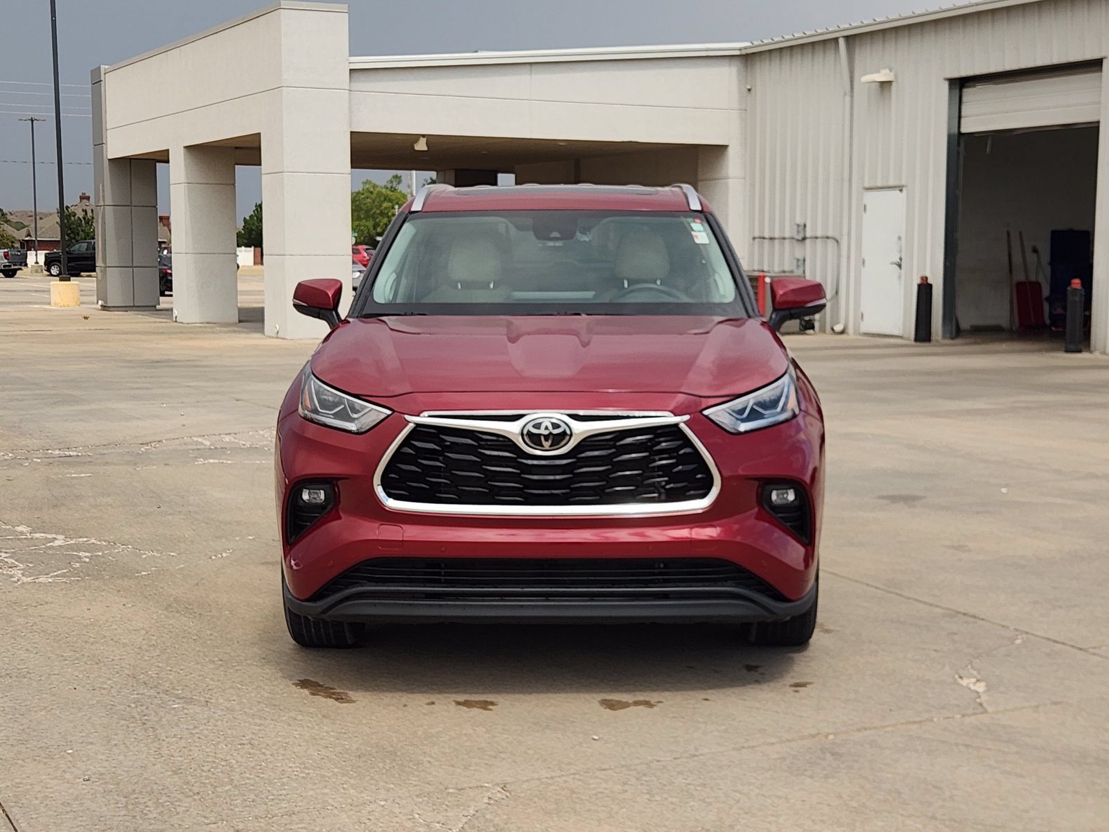 Used 2024 Toyota Highlander Limited AWD/4WD image 6