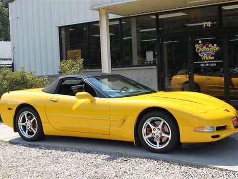 Used 2004 Chevrolet Corvette Convertible w/ Preferred Equipment Group RWD image 18