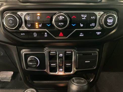 Used 2021 Jeep Wrangler Unlimited Sahara w/ Uconnect 4C Nav & Sound Group image 18