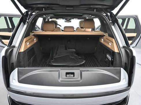 Used 2024 Land Rover Range Rover SE AWD/4WD image 16