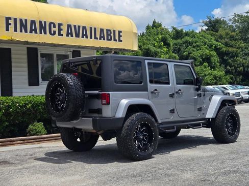 Used 2016 Jeep Wrangler Unlimited Sahara w/ Dual Top Group AWD/4WD image 3