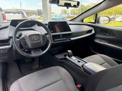 Used 2025 Toyota Prius LE FWD image 30