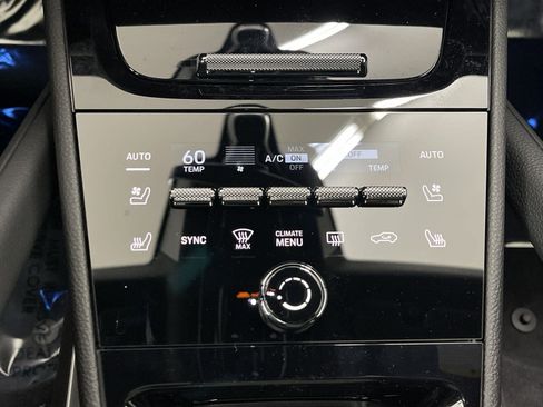 New 2025 Porsche Cayenne Coupe image 31