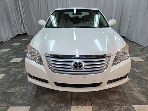 Used 2010 Toyota Avalon XLS image 3
