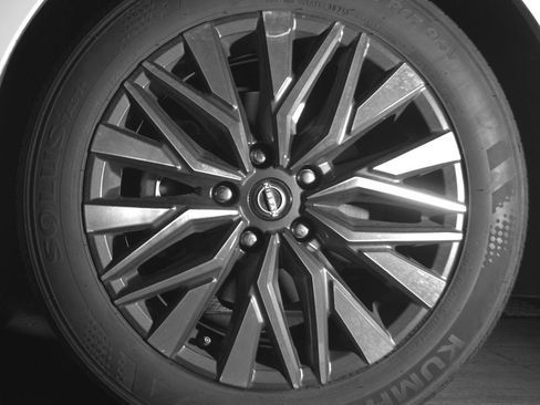 Used 2025 Nissan Altima 2.5 SV FWD image 12