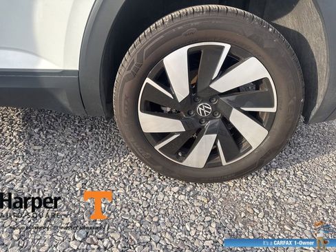 Used 2024 Volkswagen Atlas Cross Sport SE w/ Panoramic Sunroof Package image 20