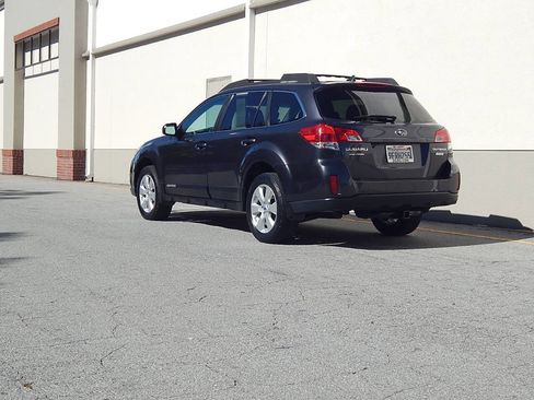 Used 2011 Subaru Outback 2.5i Limited w/ PWR Moonroof Pkg image 7