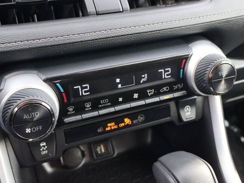Used 2025 Toyota RAV4 XLE FWD image 25