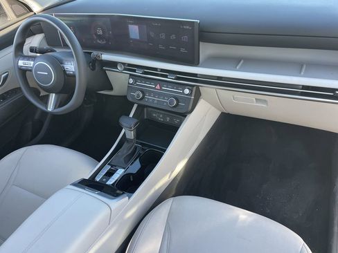 Used 2025 Hyundai Tucson SE image 11