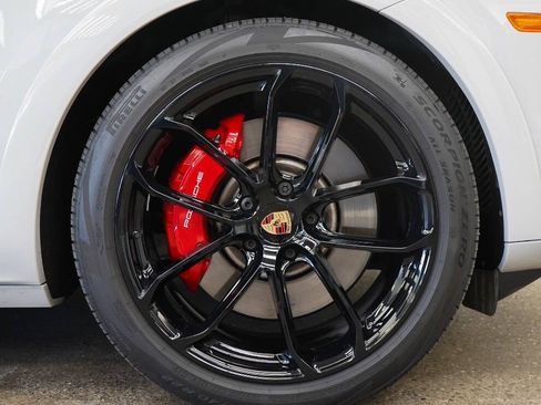 Used 2025 Porsche Cayenne GTS AWD/4WD image 19