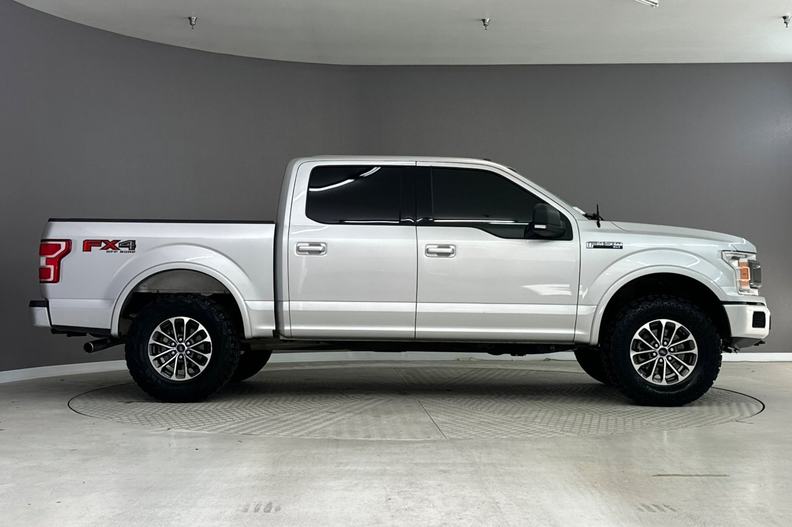 Used 2018 Ford F150 XLT w/ Equipment Group 302A Luxury AWD/4WD image 8