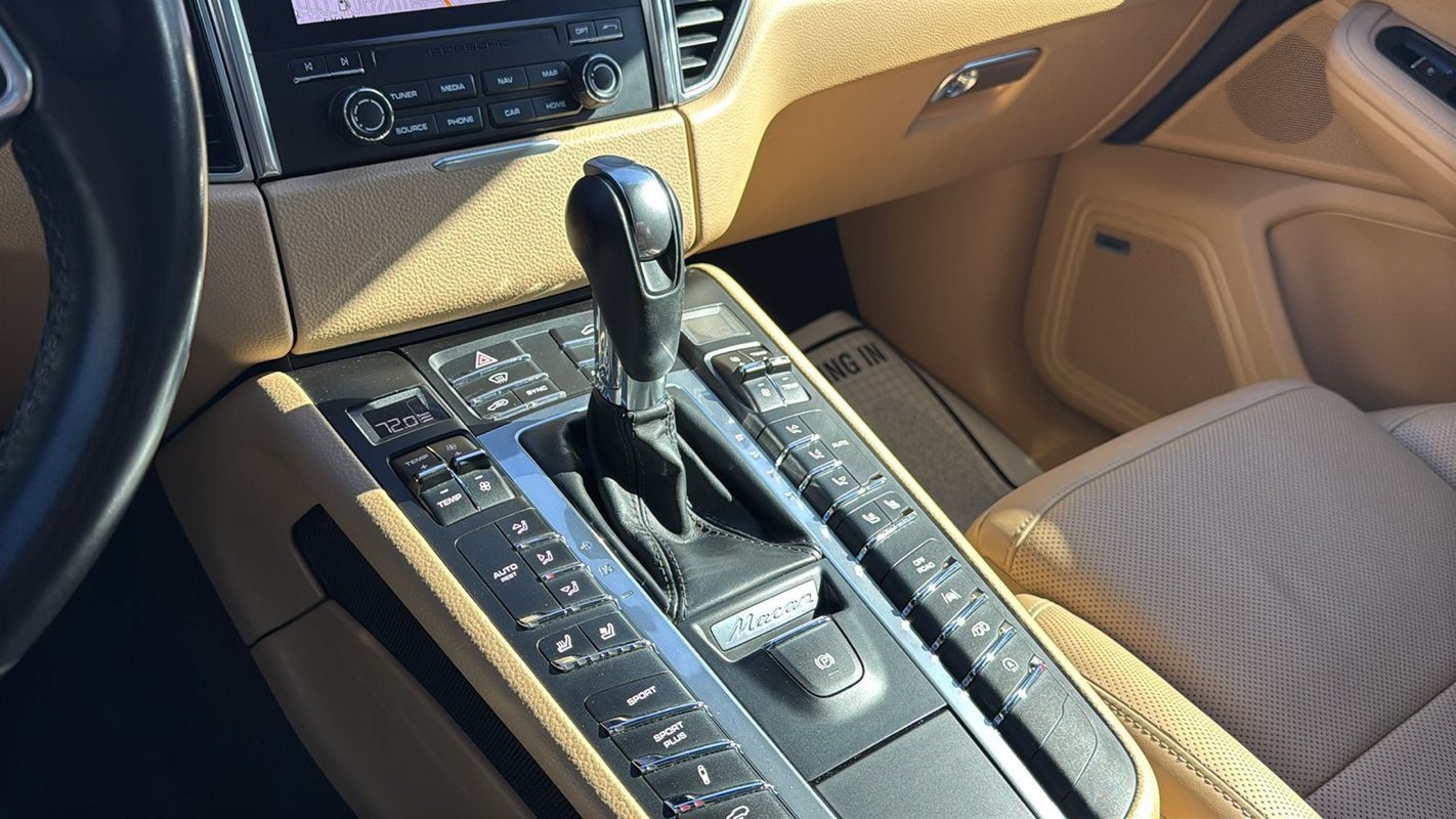 Used 2018 Porsche Macan GTS AWD/4WD image 27