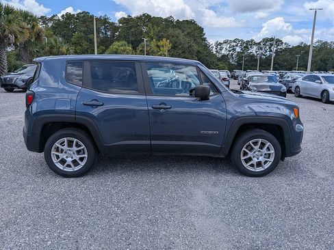 Used 2023 Jeep Renegade Latitude AWD/4WD image 2