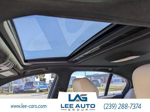 Used 2018 BMW 330i Sedan w/ Convenience Package image 17