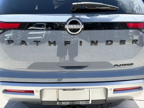 Used 2024 Nissan Pathfinder Platinum w/ Black Appearance Package FWD image 10